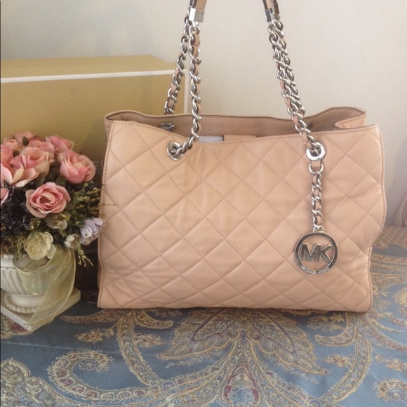 ❤SOLD❤SOLD❤MICHAEL KORS QUILTED SHOULDER BAG - Picture 1 of 8